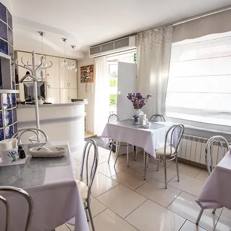 Pensjonacik Grazyna לינה וארוחת בוקר אלק